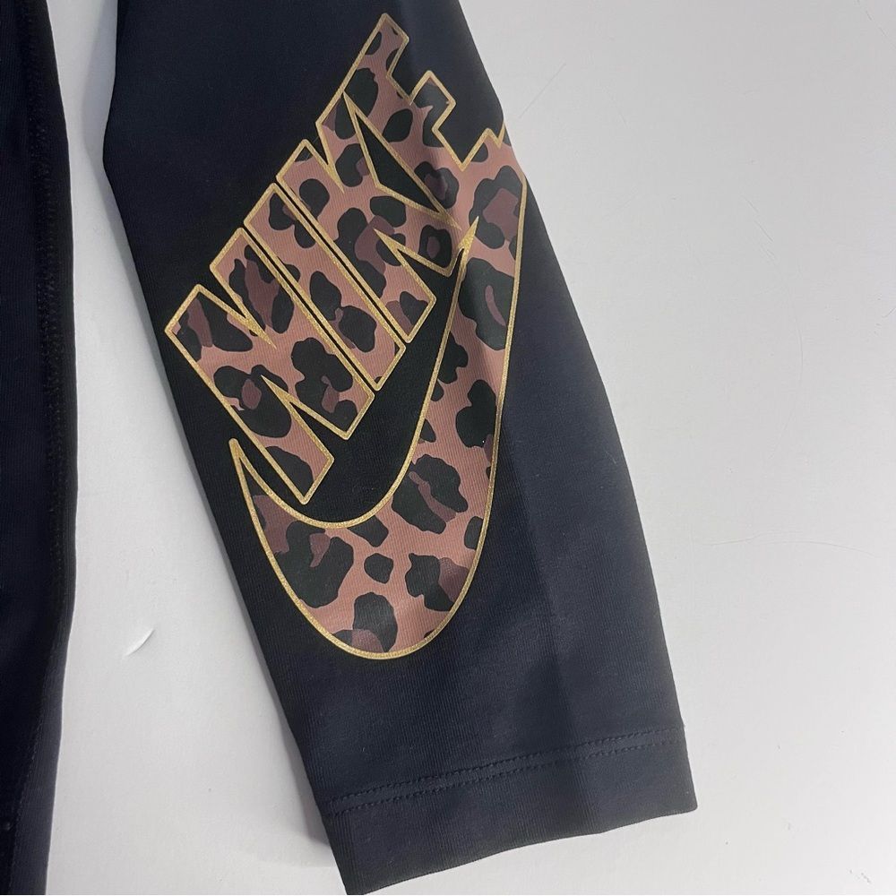Nike animal print logo leggings in black - Picture 6 of 6